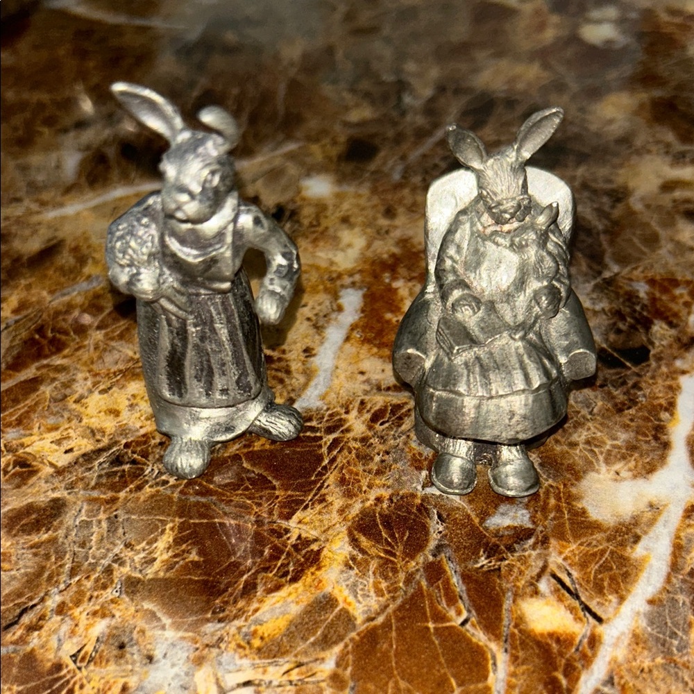 Vintage pewter  Bunny Figurines - Silver Tone Pair